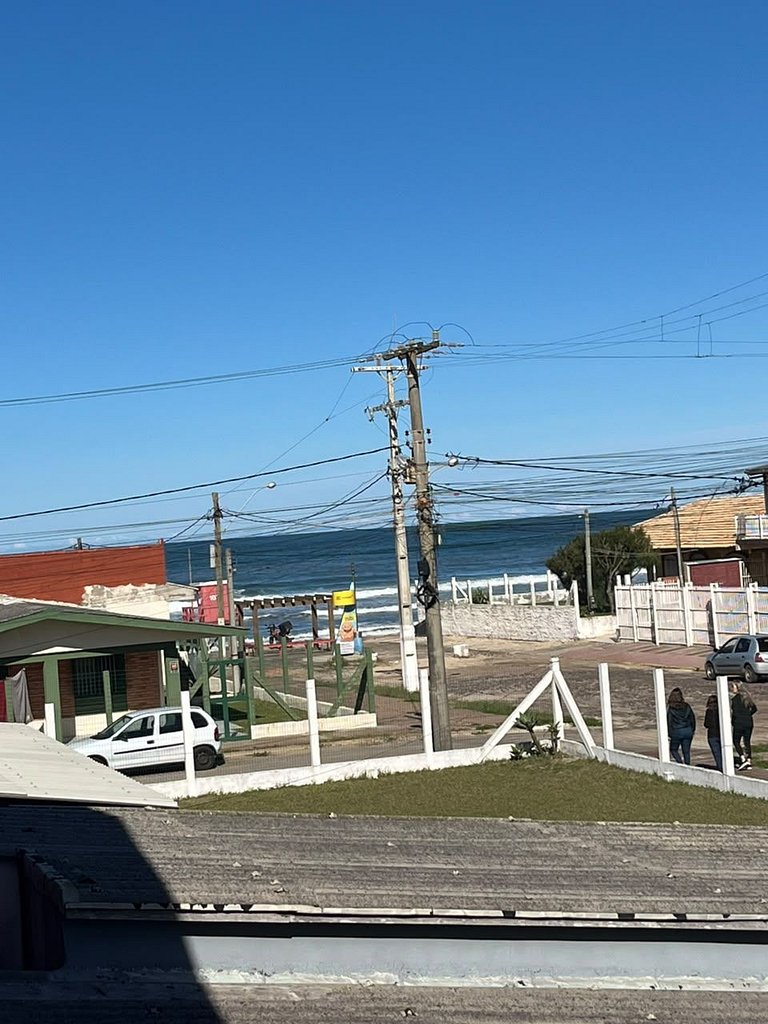 Apê com vista para o mar, no centro de Cidreira!